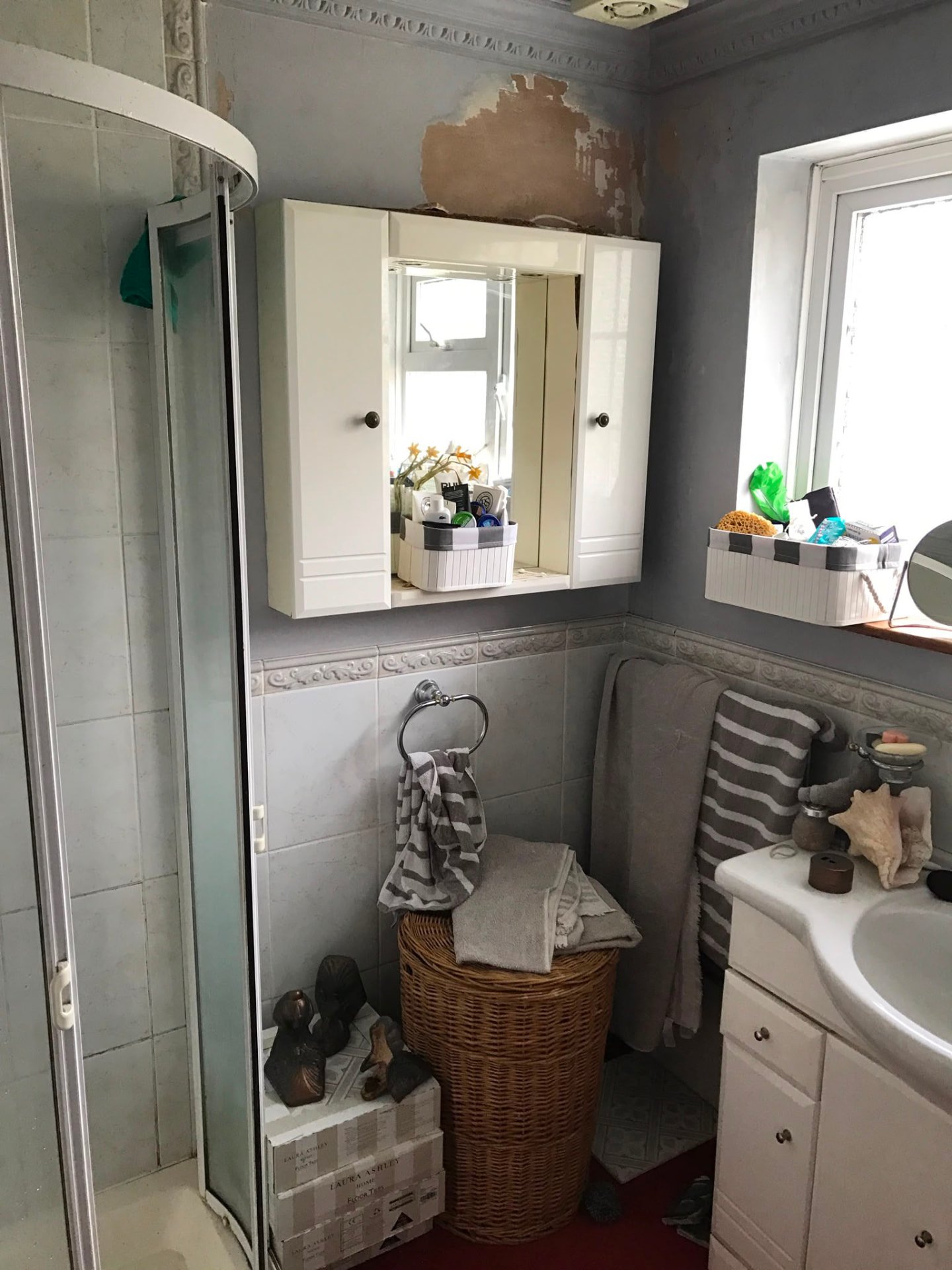 Existing bathroom prior to the new bath surround tiling works